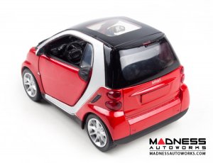 smart fortwo Model Car - 451 model - 1:24 scale Die Cast - Red